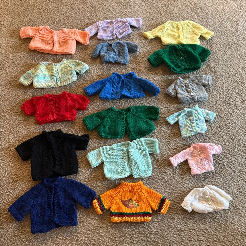 Knitted Hats and Sweaters for Dolls - Picture 2 of 4